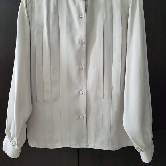 100% silk blouse. Size 4 - Picture 4 of 8